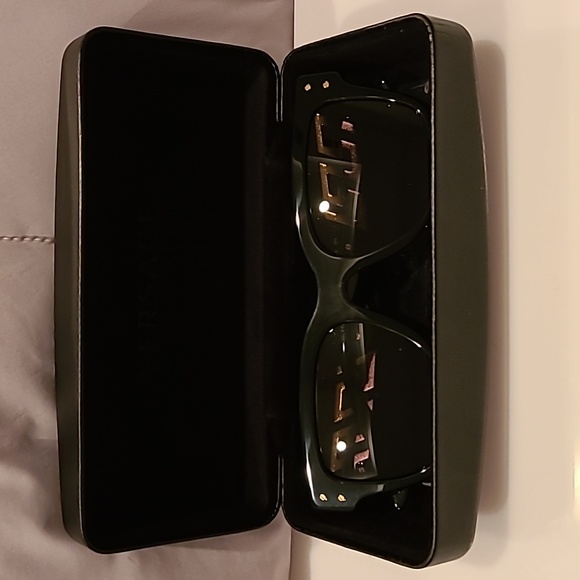 Versace Black Sunglasses brand new in the box - Picture 12 of 14